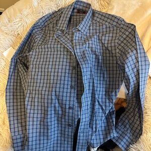 Untuckit men’s dress shirt
